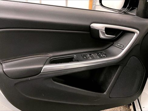 Used 2016 Volvo V60 T5 Cross Country w/ Convenience Package image 23