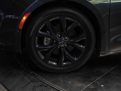 Used 2020 Chrysler Pacifica Limited FWD image 9