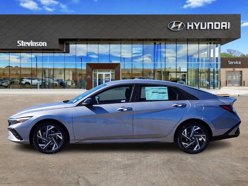 New 2025 Hyundai Elantra Sport image 2