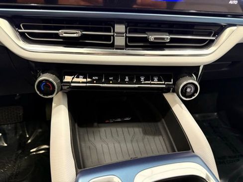 New 2026 Chevrolet Equinox EV LT image 35