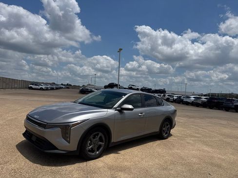 Used 2025 Kia K4 FWD image 8