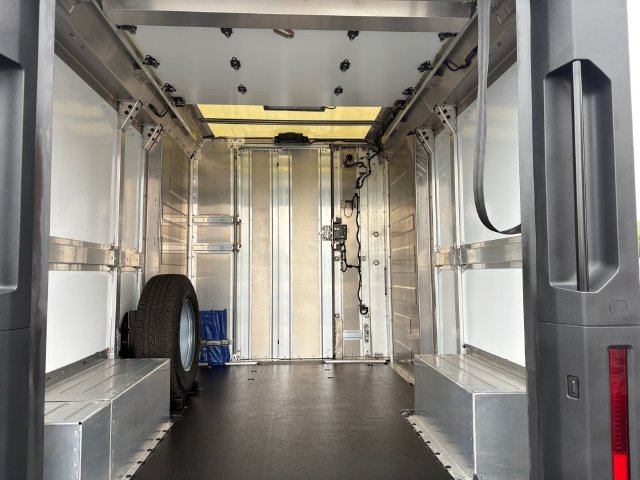Used 2024 Chevrolet Brightdrop 400 w/ Commercial Equipment Package AWD/4WD image 16