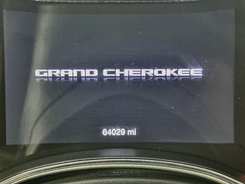 Used 2020 Jeep Grand Cherokee Limited AWD/4WD image 19