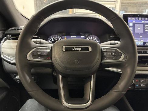 Used 2023 Jeep Compass Limited image 14