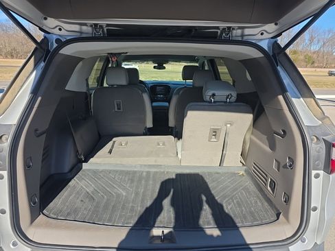 Used 2021 Chevrolet Traverse LT w/ LPO, Cargo Package image 8