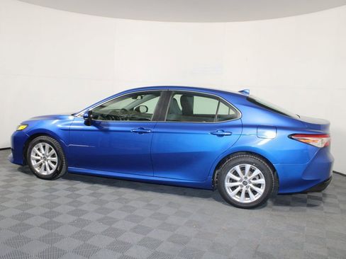 Used 2019 Toyota Camry LE image 5