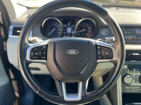 Used 2017 Land Rover Discovery Sport SE image 17