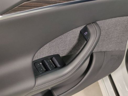 Used 2022 Tesla Model S image 26