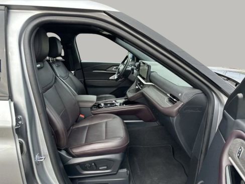 Used 2025 Ford Explorer Platinum RWD image 26
