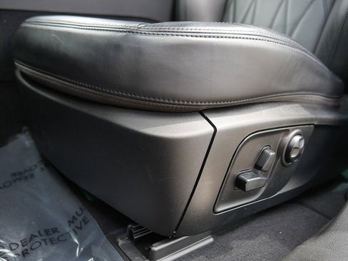 Used 2019 Maserati Levante GranLusso AWD/4WD image 12