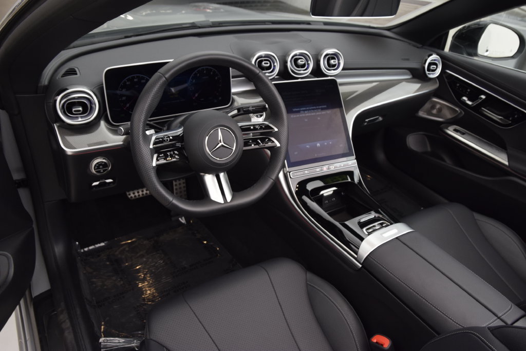 Used 2025 Mercedes-Benz CLE 300 4MATIC Cabriolet image 19