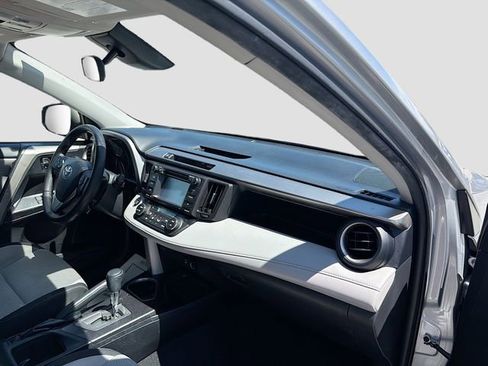 Used 2018 Toyota RAV4 XLE image 14