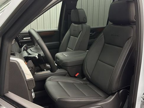 Used 2026 GMC Yukon XL Denali w/ Sun & Power Step Package AWD/4WD image 31