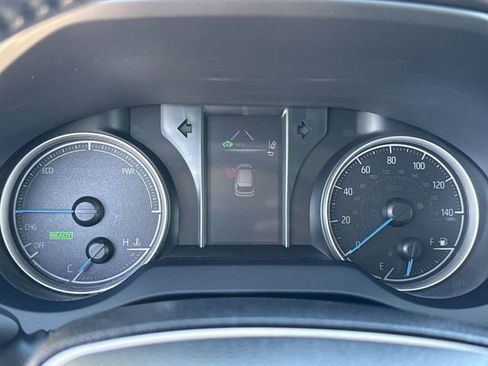 Used 2022 Toyota Venza LE image 28