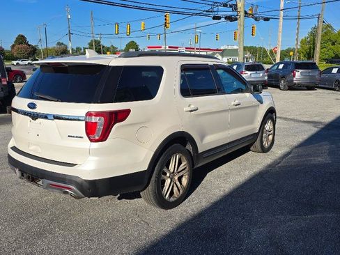 Used 2016 Ford Explorer XLT w/ Equipment Group 202A FWD image 4