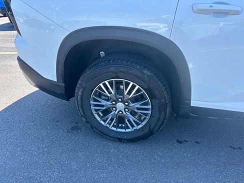 Used 2026 Chevrolet Traverse LT AWD/4WD image 21