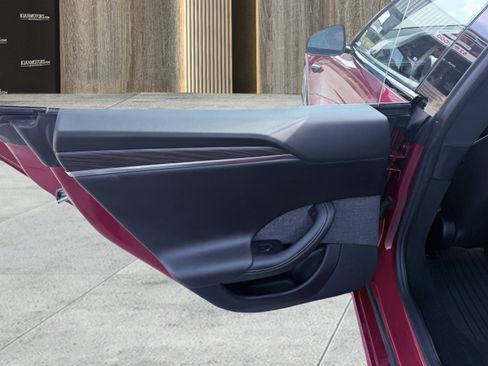 Used 2022 Tesla Model S image 33