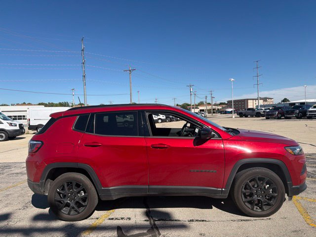 Used 2025 Jeep Compass Latitude w/ Altitude Special Edition AWD/4WD image 4