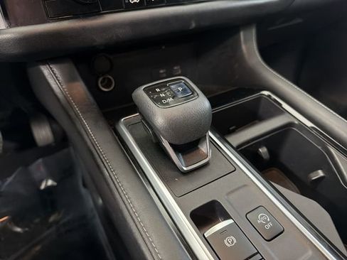 Used 2022 Nissan Pathfinder SL w/ SL Black Package image 31