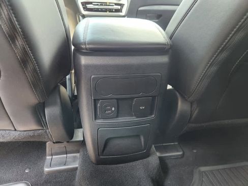 Used 2022 Ford Explorer XLT image 25