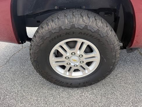Used 2011 Chevrolet Colorado LT AWD/4WD image 16