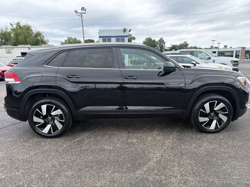Used 2024 Volkswagen Atlas Cross Sport SE FWD image 8
