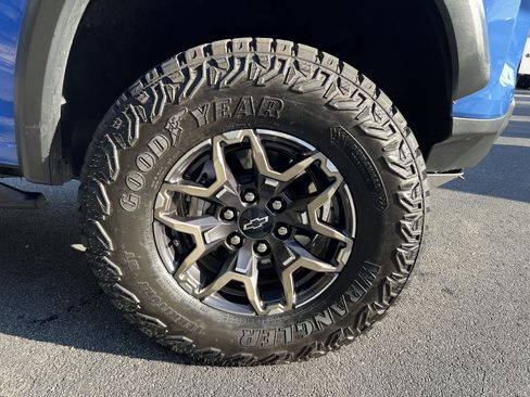 Used 2025 Chevrolet Colorado ZR2 w/ Technology Package image 14