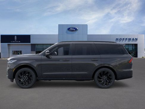 New 2025 Lincoln Navigator Reserve w/ Jet Appearance Package image 3