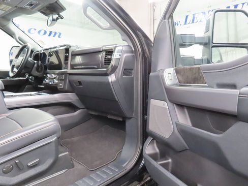 Used 2025 Ford F250 Lariat w/ Black Appearance Package image 32