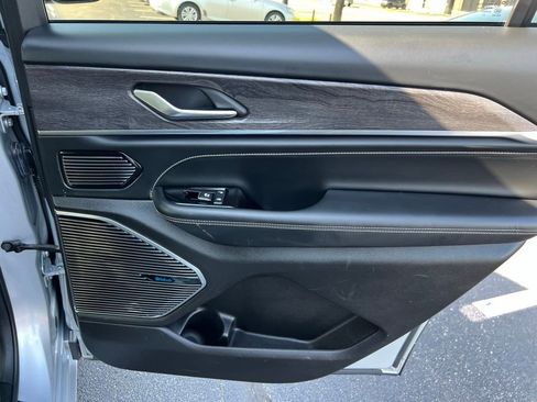 Used 2022 Jeep Grand Cherokee L Overland image 29