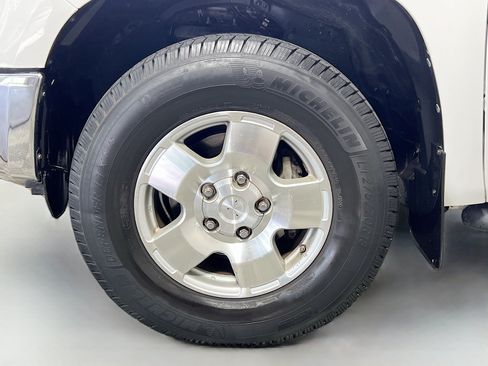 Used 2018 Toyota Tundra SR5 w/ SR5 Upgrade Package AWD/4WD image 13