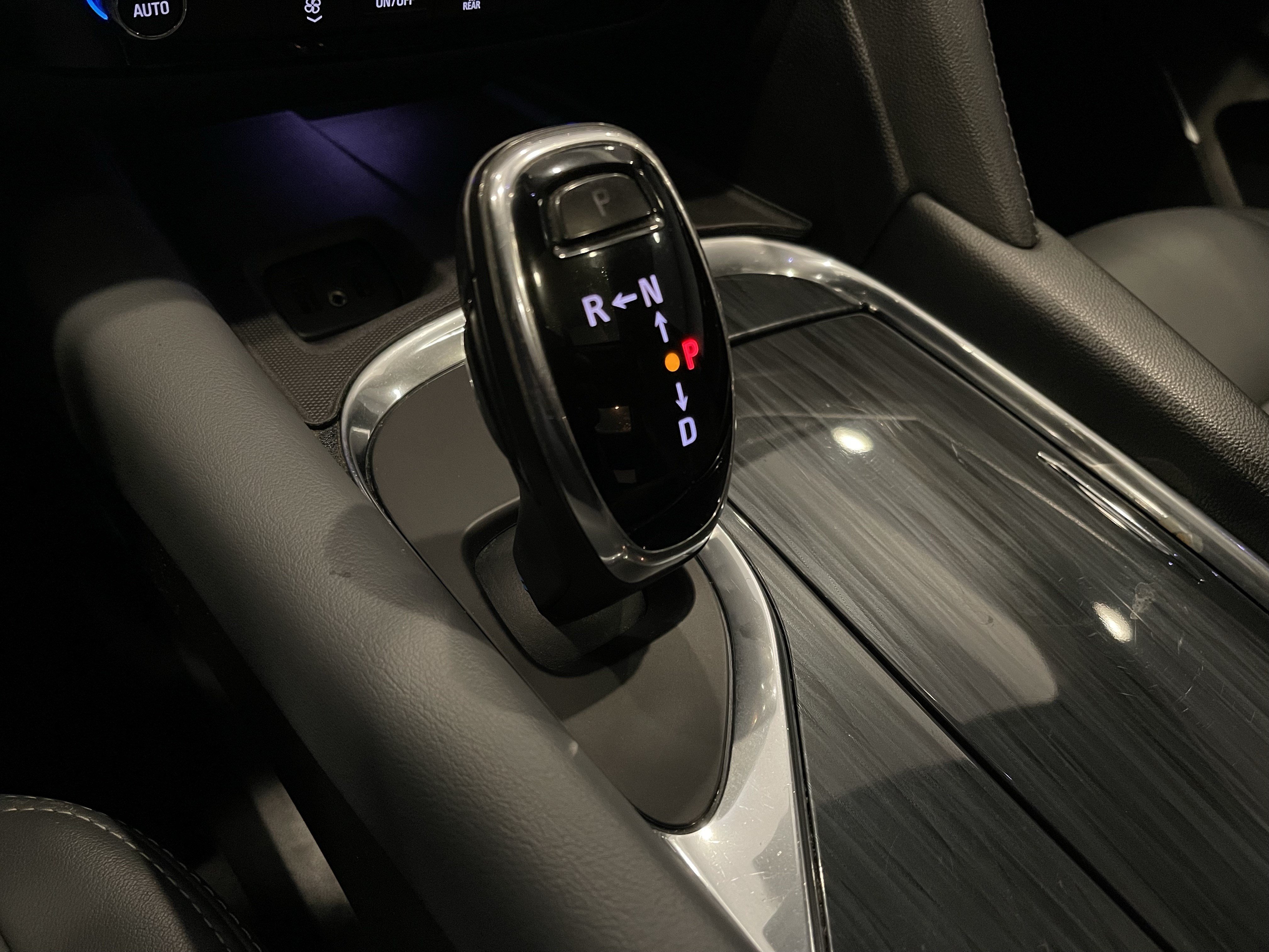 Used 2019 Buick Enclave Essence AWD/4WD image 18