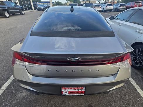 Used 2022 Hyundai Elantra SEL image 3