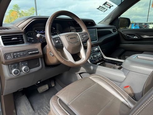 Used 2021 GMC Yukon Denali w/ Denali Premium Package image 14