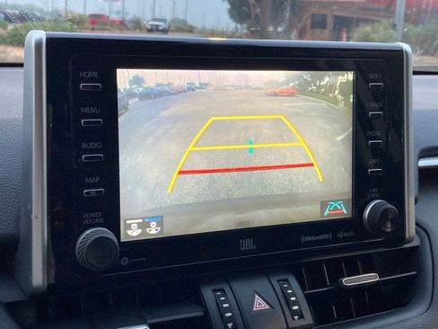 Used 2019 Toyota RAV4 XLE Premium FWD image 22