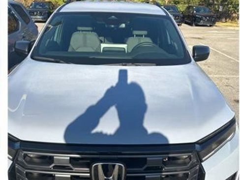 Used 2026 Honda Pilot Sport image 8