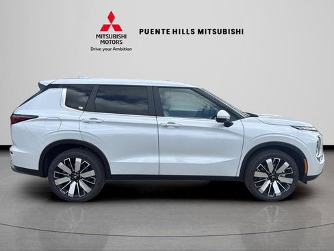 New 2026 Mitsubishi Outlander SE image 4