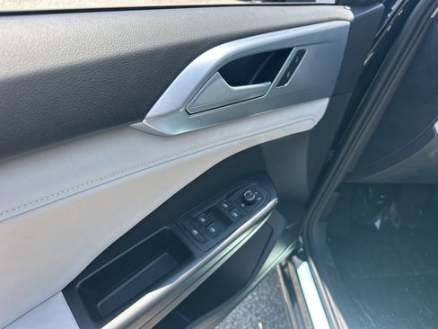 New 2026 Volkswagen Taos SE FWD image 17