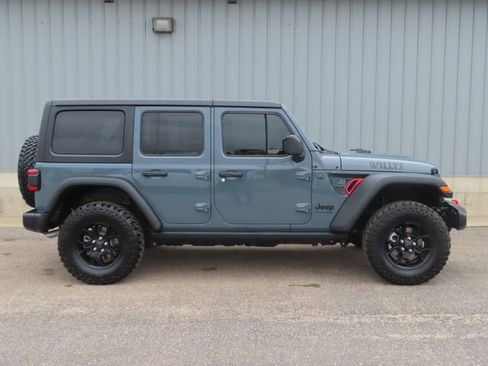 Used 2025 Jeep Wrangler Unlimited Sport AWD/4WD image 2