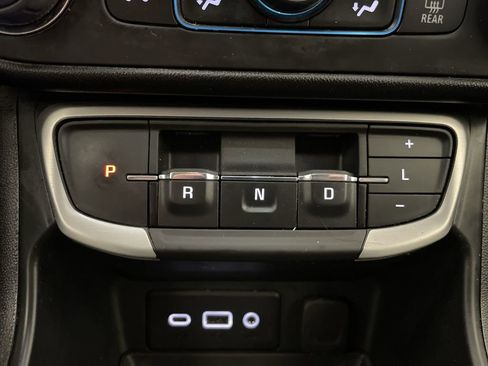 Used 2023 GMC Terrain SLE w/ Driver Convenience Package FWD image 9