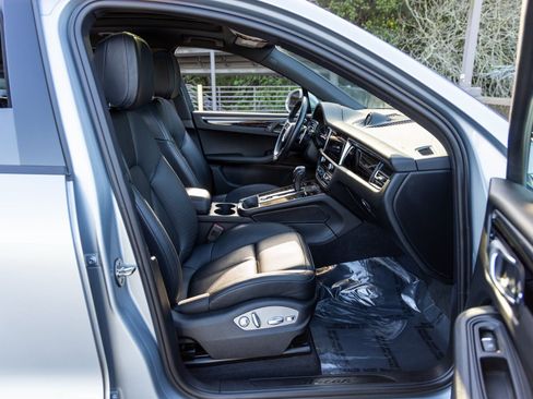 Certified 2023 Porsche Macan image 54