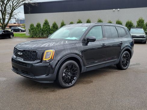 Used 2022 Kia Telluride EX w/ EX Premium Package image 2