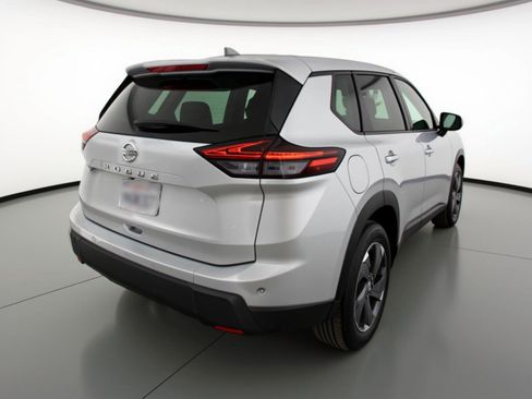 Used 2025 Nissan Rogue SV image 9