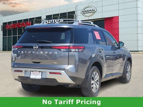 Certified 2025 Nissan Pathfinder SL image 4