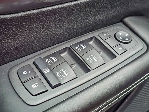 New 2026 Chrysler Pacifica Select FWD image 11