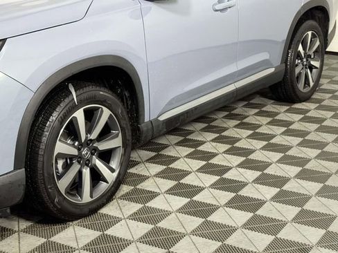 Used 2025 Honda Pilot Touring image 13