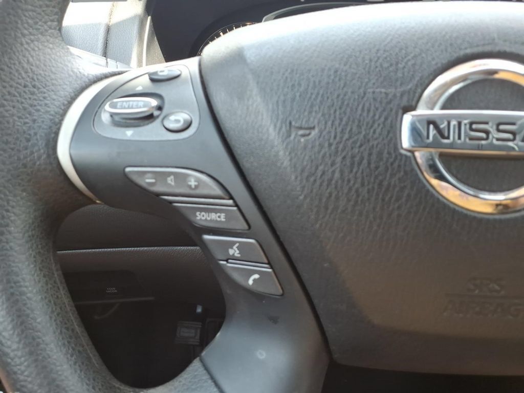 Used 2020 Nissan Pathfinder S FWD image 19