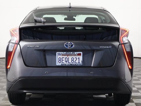 Used 2018 Toyota Prius Three FWD image 5