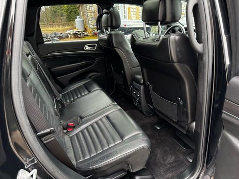 Used 2018 Jeep Grand Cherokee Limited image 23