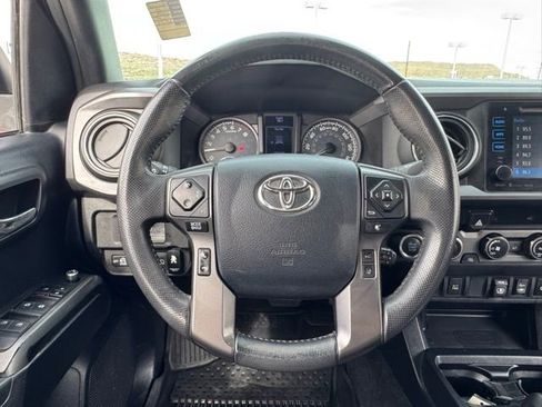 Used 2018 Toyota Tacoma TRD Sport image 21